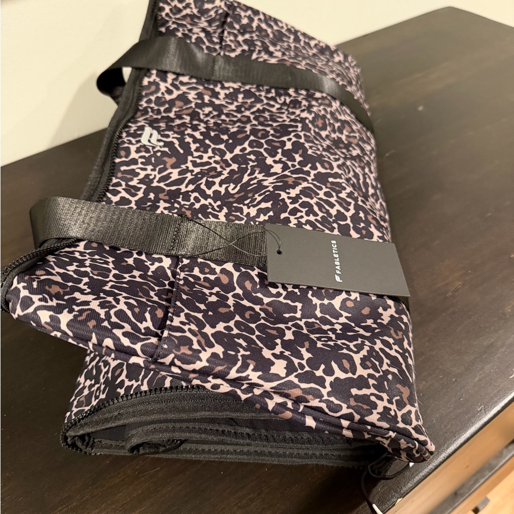 Fabletics trendy convertible Stylish Leopard Prin… - image 3